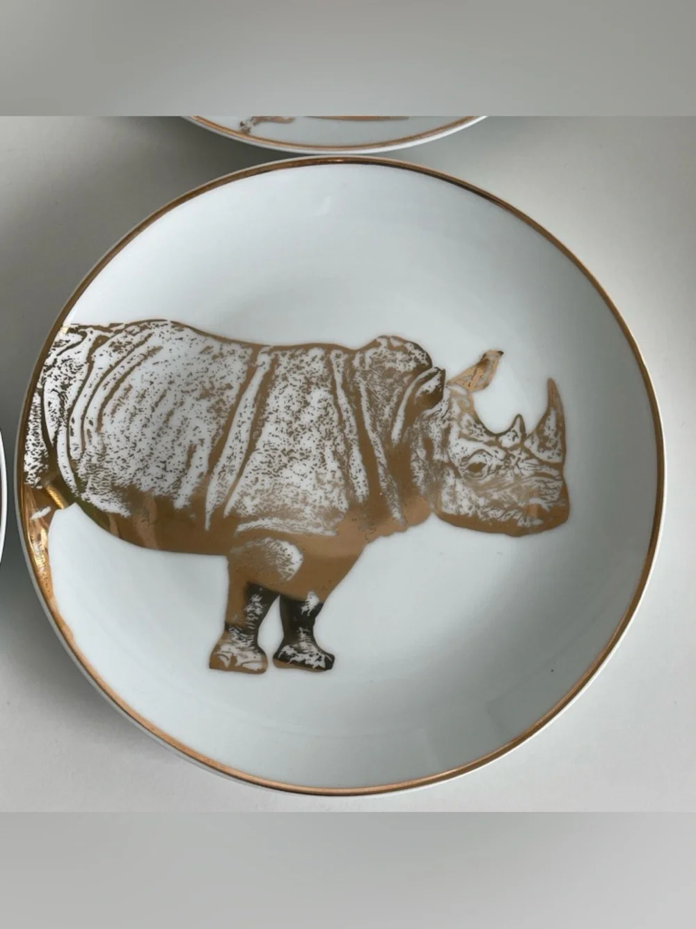 Z Gallerie Safari Animal Print Porcelain Dinner Plates Set of 4 White Gold 7.5”